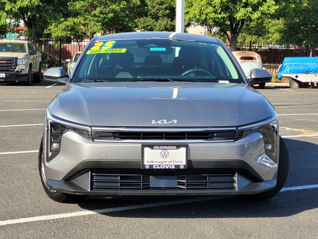 Used 2025 Kia K4 FWD image 3
