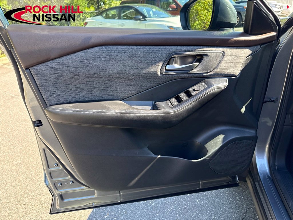 Used 2023 Nissan Rogue SV FWD image 13
