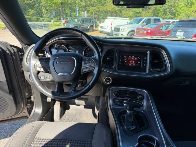 Used 2016 Dodge Challenger SXT RWD image 12