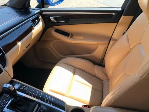 Used 2017 Porsche Macan AWD/4WD image 30