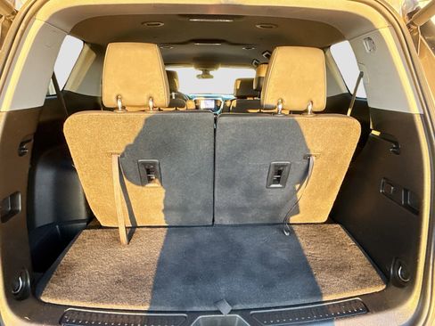 Used 2023 GMC Acadia SLT image 28