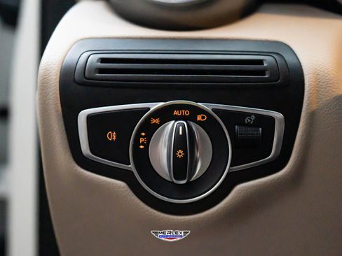 Used 2021 Mercedes-Benz GLC 300 4MATIC image 37