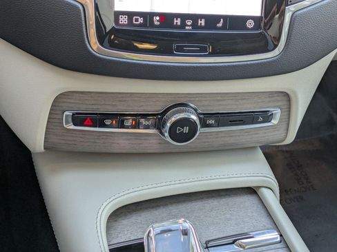 Used 2023 Volvo XC90 T8 Ultimate image 23