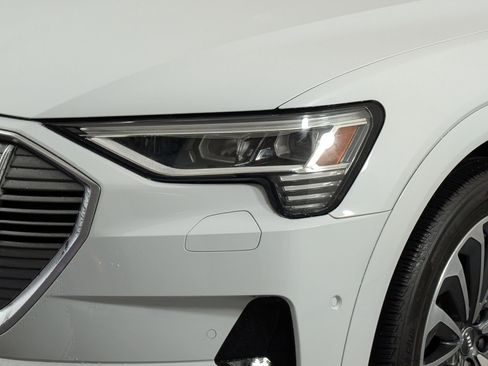Used 2019 Audi e-tron Prestige w/ Prestige Package image 13