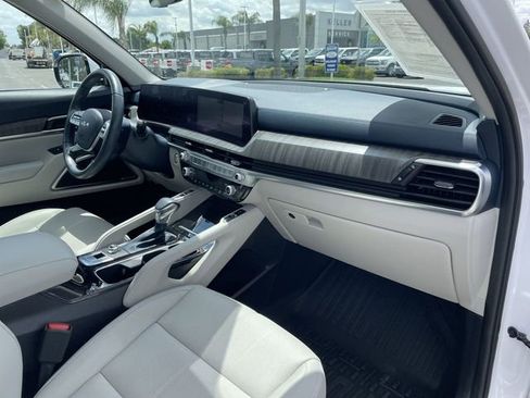 Used 2025 Kia Telluride SX w/ SX Captain's Chair Package FWD image 30