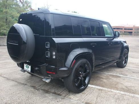 Used 2025 Land Rover Defender 110 V8 image 2