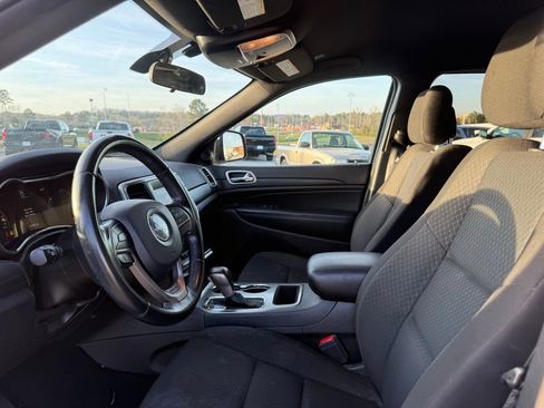 Used 2020 Jeep Grand Cherokee Laredo image 9