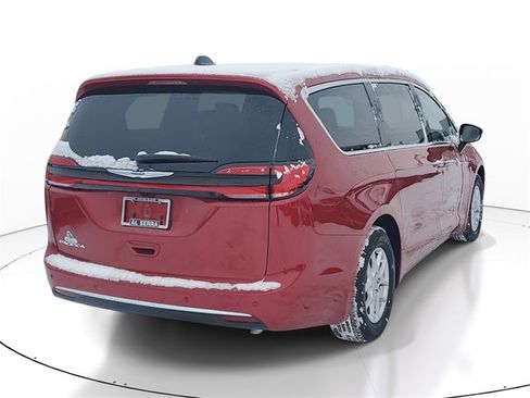 New 2026 Chrysler Pacifica Select image 4