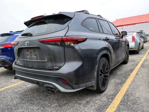 Used 2024 Toyota Highlander XSE FWD image 8