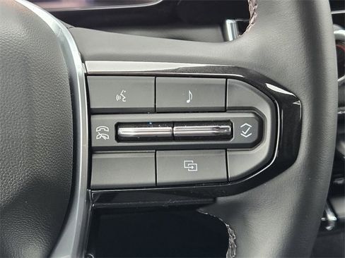 Used 2024 Chevrolet Colorado LT w/ LT Convenience Package image 18