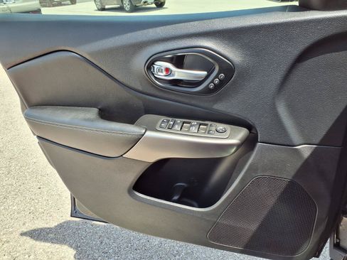 Used 2022 Jeep Cherokee Limited AWD/4WD image 23