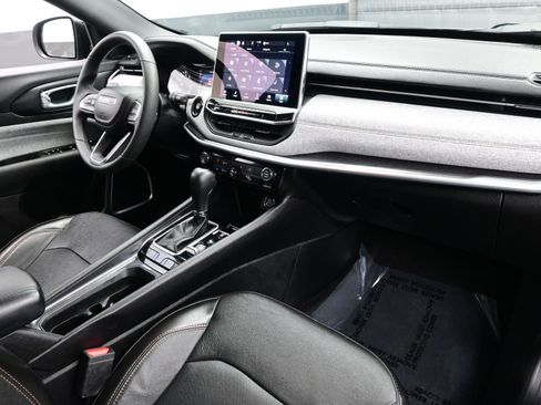 Used 2023 Jeep Compass Latitude image 15