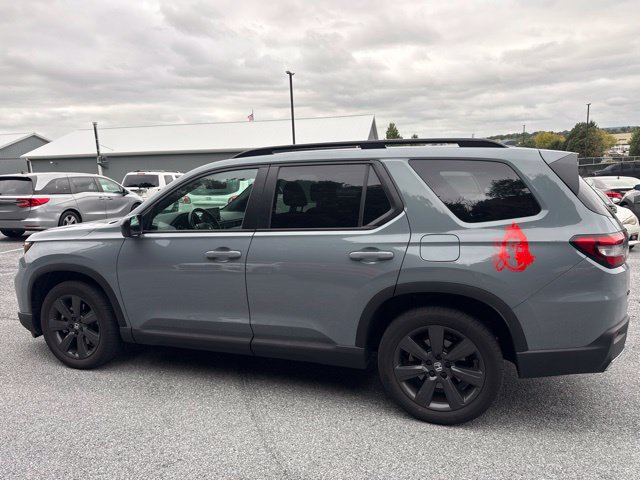 Used 2025 Honda Pilot Sport image 8