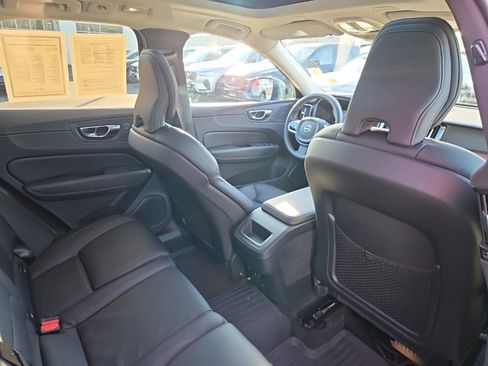 Certified 2023 Volvo XC60 B5 Plus image 8