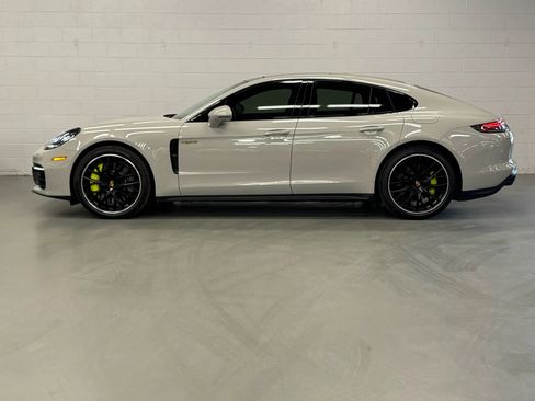 Used 2022 Porsche Panamera 4S w/ Premium Package image 3
