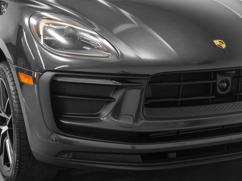 Used 2025 Porsche Macan image 16