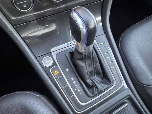 Used 2017 Volkswagen e-Golf SEL Premium w/ Driver Assistance Package image 25