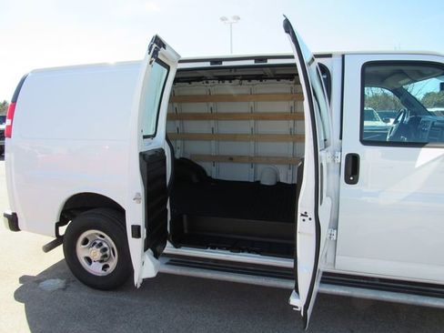 Used 2024 Chevrolet Express 2500 w/ Driver Convenience Package image 21