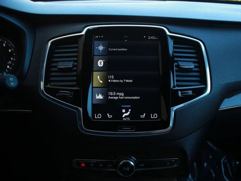 Used 2018 Volvo XC90 T6 Momentum w/ Convenience Package AWD/4WD image 14