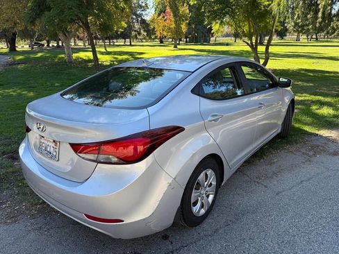 Used 2016 Hyundai Elantra SE image 3