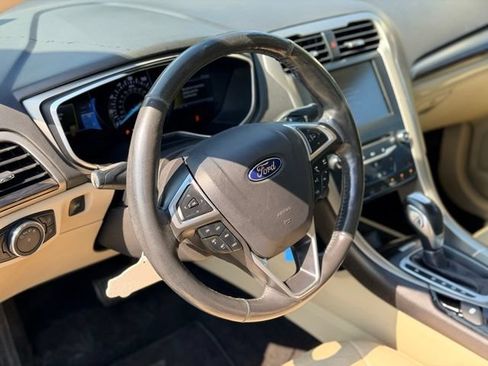 Used 2014 Ford Fusion SE w/ Equipment Group 202A FWD image 9