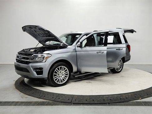 Used 2024 Ford Expedition Limited image 11