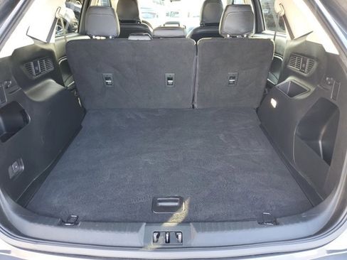 Certified 2022 Ford Edge SE w/ Black Appearance Package image 8