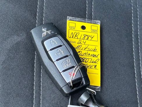 Used 2024 Mitsubishi Outlander SE FWD image 55