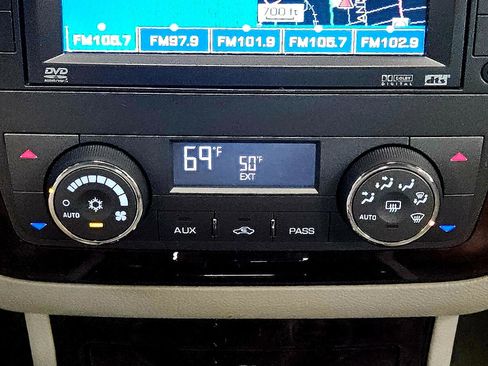 Used 2010 Cadillac DTS Premium image 16