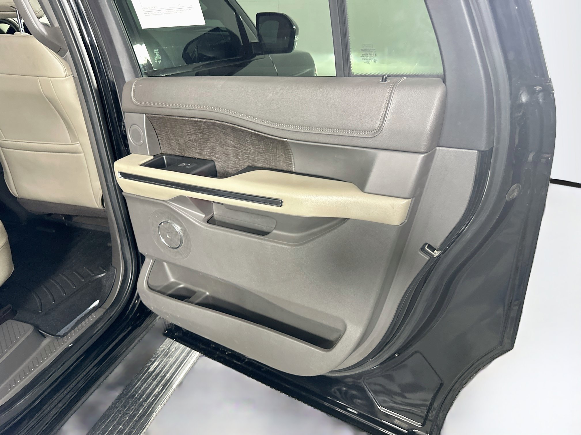 Used 2018 Ford Expedition Max Limited w/ Equipment Group 301A RWD image 33