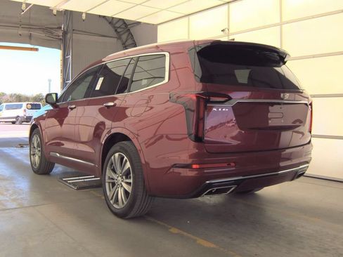 Used 2024 Cadillac XT6 Premium Luxury w/ LPO, Floor Liner Package FWD image 4