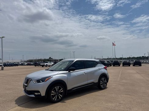 Certified 2020 Nissan Kicks SR FWD image 10
