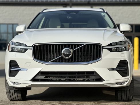 Used 2022 Volvo XC60 B5 Momentum w/ Climate Package image 13