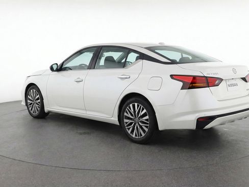 Used 2025 Nissan Altima 2.5 SV FWD image 6