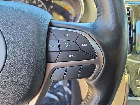 Used 2021 Jeep Grand Cherokee Limited w/ Luxury Group II image 24