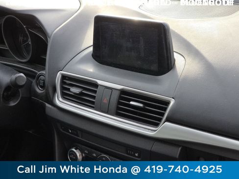 Used 2018 MAZDA MAZDA3 Touring image 18