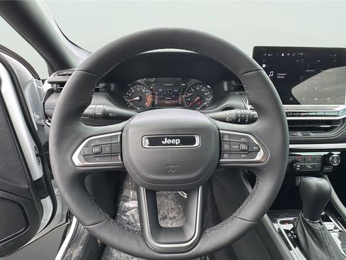 Certified 2026 Jeep Compass Limited AWD/4WD image 18