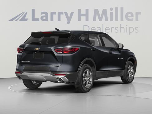 Used 2024 Chevrolet Blazer LT w/ Redline Edition FWD image 2