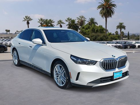 Used 2024 BMW 540i xDrive w/ Convenience Package image 3