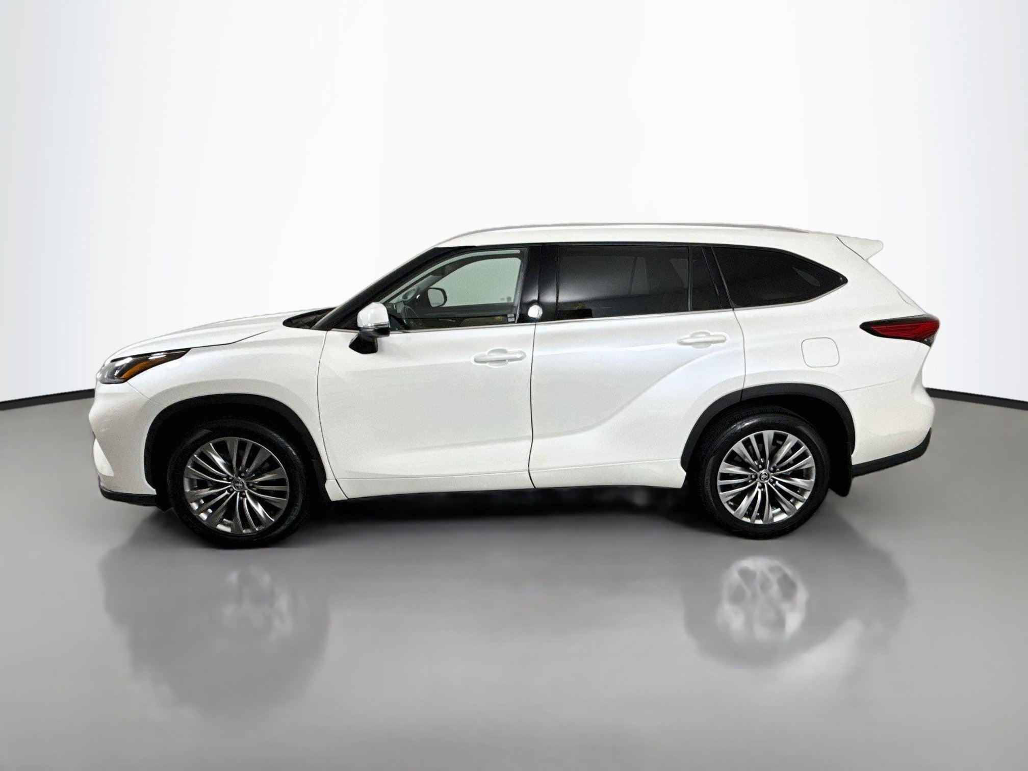 Used 2020 Toyota Highlander Platinum AWD/4WD image 4
