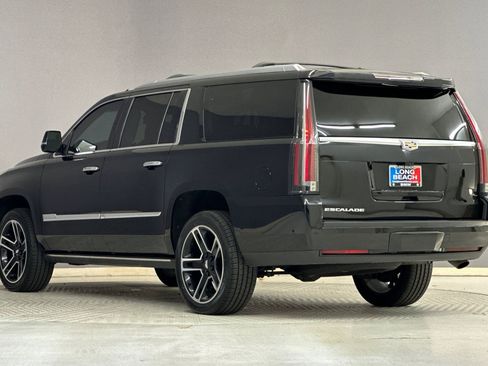 Used 2018 Cadillac Escalade ESV Premium Luxury AWD/4WD image 3