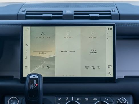 New 2025 Land Rover Defender 110 X-Dynamic SE image 17