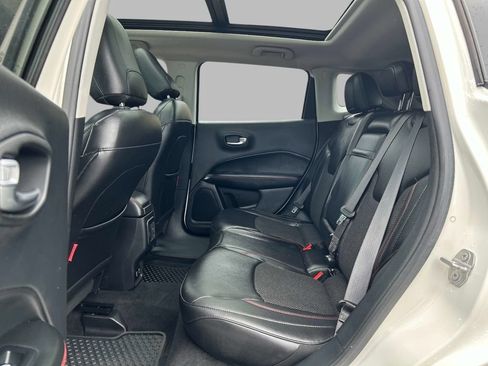 Used 2018 Jeep Compass Trailhawk w/ Navigation Group AWD/4WD image 16