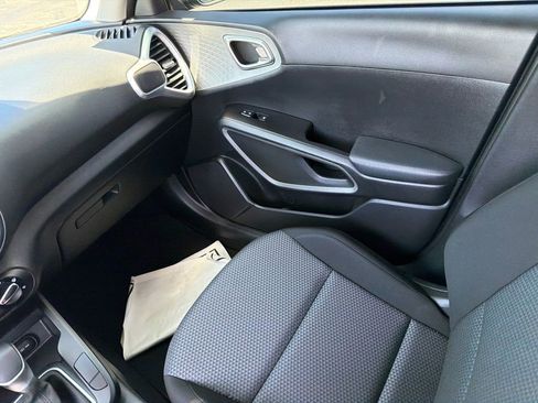 Used 2023 Kia Soul LX w/ LX Technology Package FWD image 16