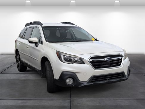Used 2019 Subaru Outback 2.5i Limited AWD/4WD image 2