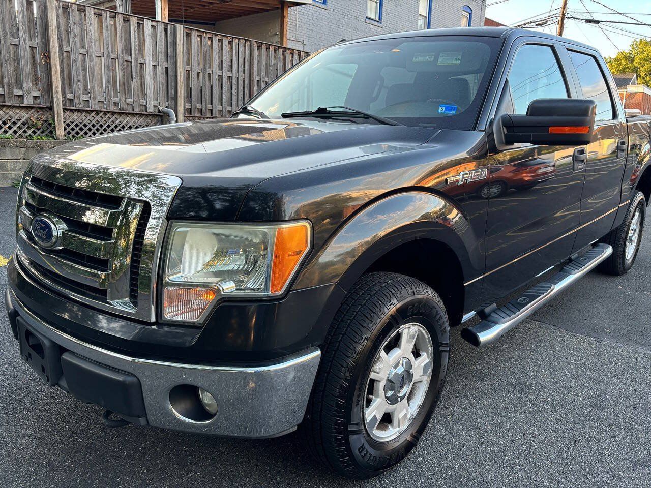 Used 2011 Ford F150 XLT w/ XLT Convenience Pkg AWD/4WD image 1