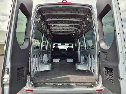 Used 2023 Mercedes-Benz Sprinter 3500 image 9