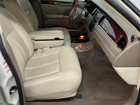 Used 2004 Lincoln Town Car Ultimate image 23