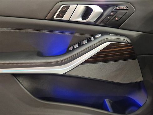 Used 2025 BMW X7 xDrive40i image 24