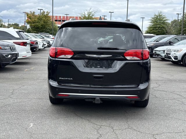 Used 2020 Chrysler Pacifica Touring-L FWD image 3